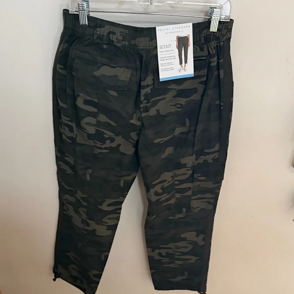NWT Social Standard by Sanctuary Dark Camouflage Cargo Pants - Picture 3 of 4